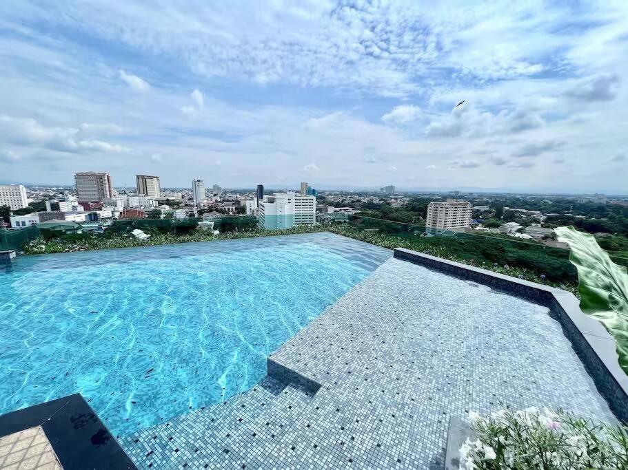 The Astra Condo Chiang Mai Exteriör bild
